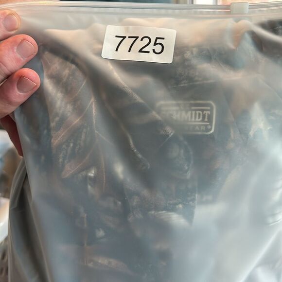 EUC C.E. Schmidt Workwear Men’s Camo Leaves Button Down Shirt Hunting - Size XL - Picture 5 of 5